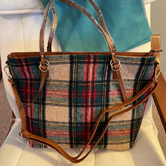 Jen &Co Tartan NWT Vegan Leather Trim Zippered Tote/ with cross body strap 17x13 - Picture 2 of 9